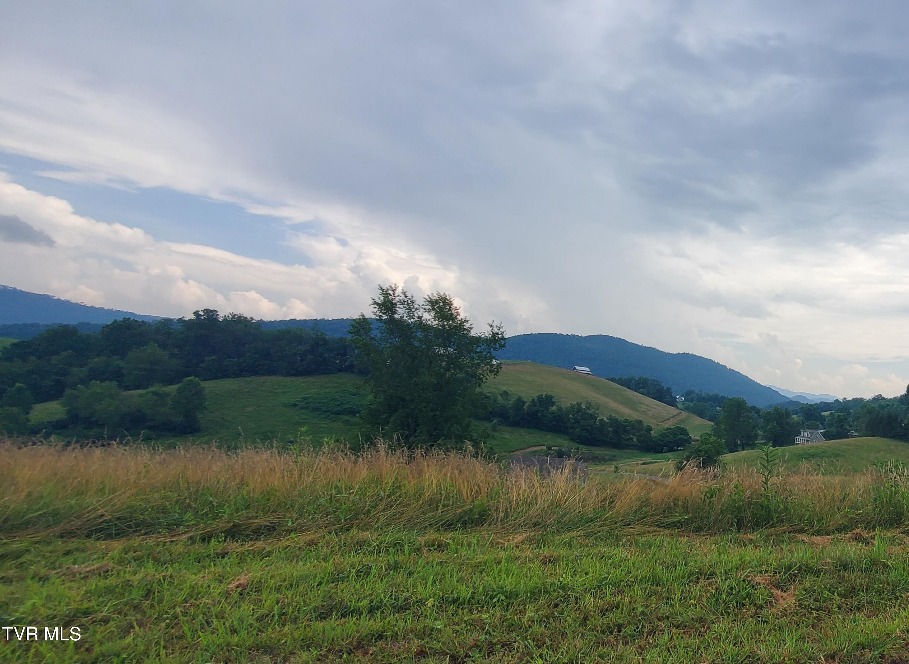 35 Dry Hill Road, Unit 35 Butler, TN 37640 - Photo 4 of 12 20250626_121304