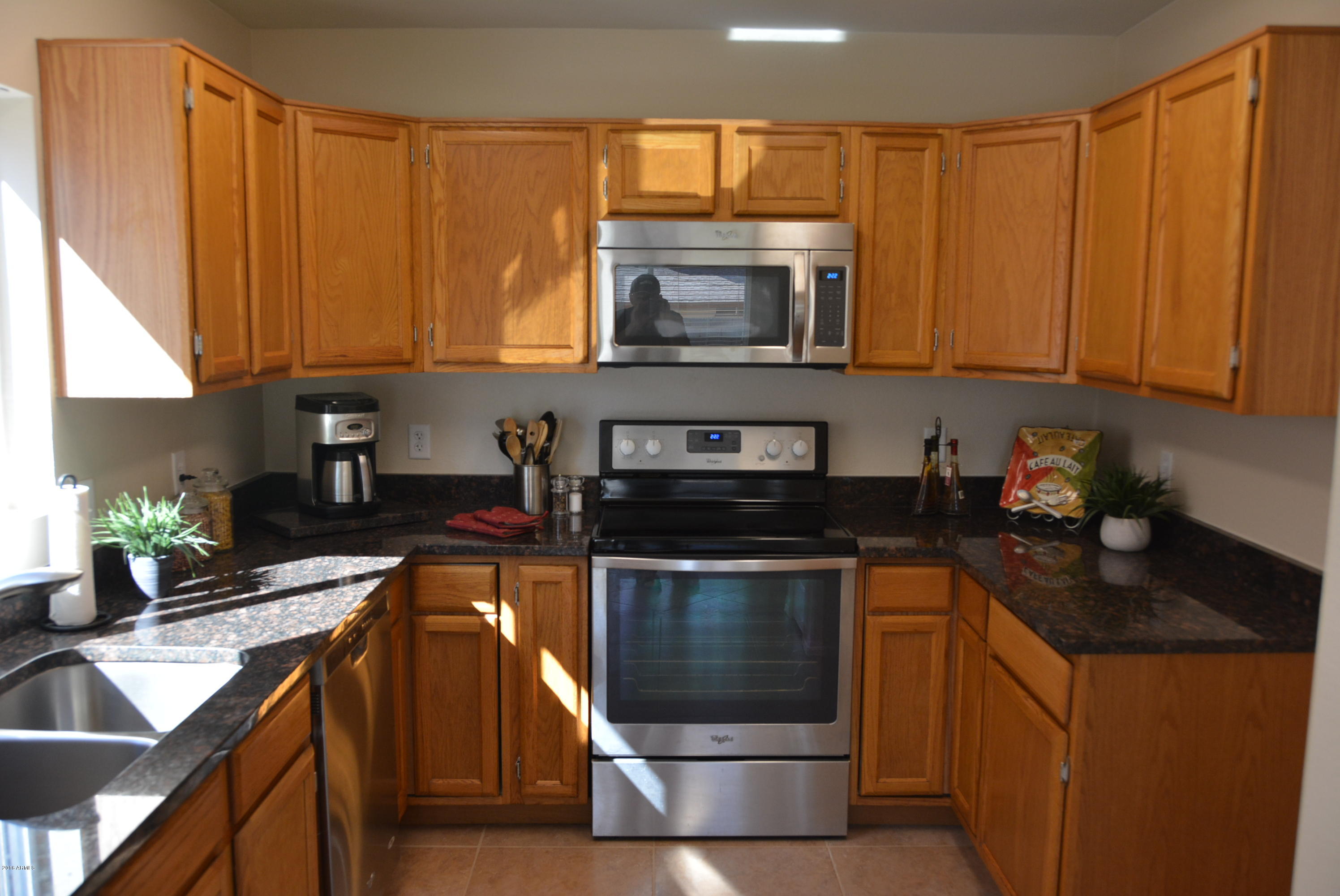 6315 Casper Road Mesa, AZ 85205 - Photo 3 of 21 Newly remodeled kitchen
