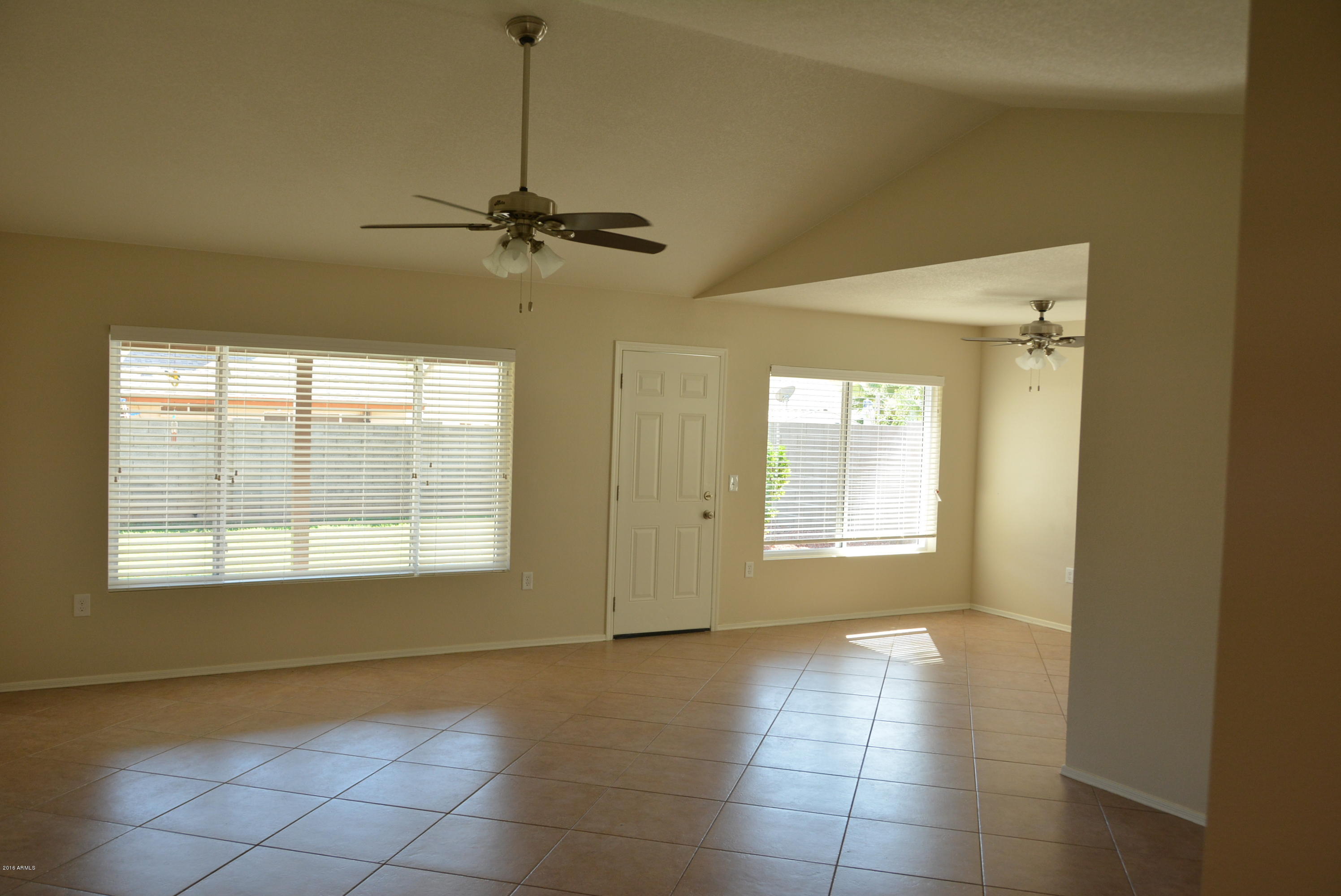 6315 Casper Road Mesa, AZ 85205 - Photo 4 of 21 Vaulted ceiling in great room