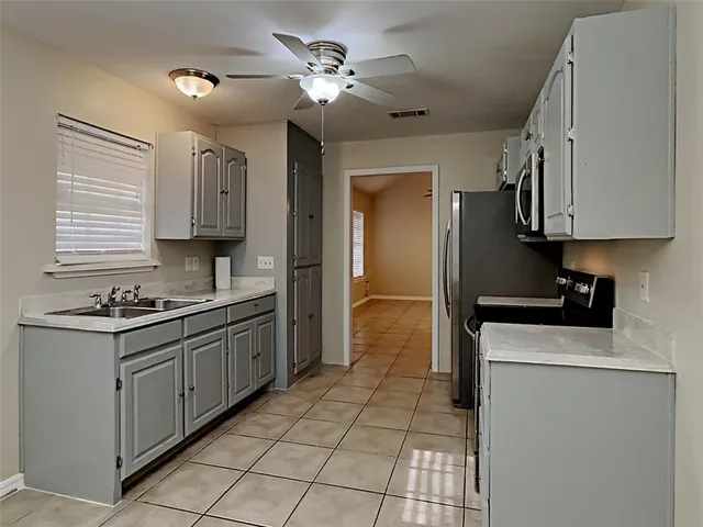 $1,995 | 3320 Stanley Avenue, Fort Worth, TX 76110