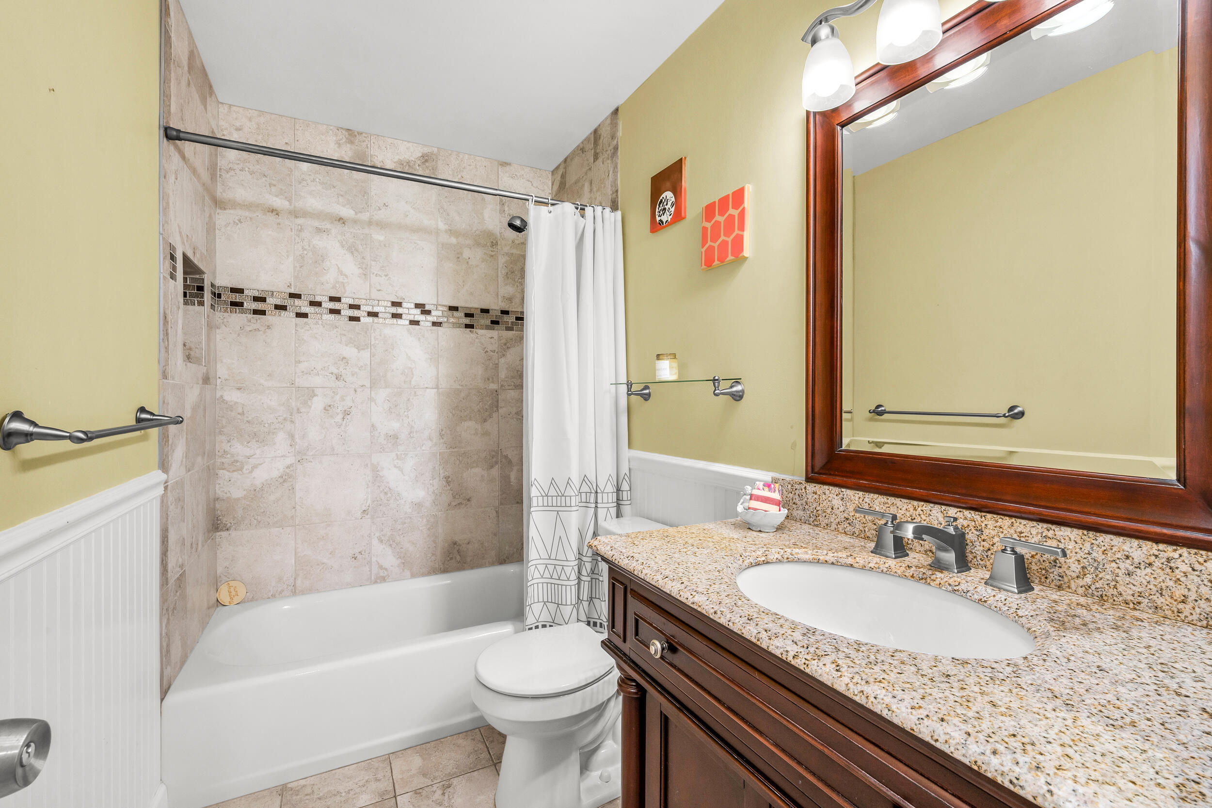 6269 Walk Circle Boca Raton, FL 33433 - Photo 15 of 27 Guest Bathroom