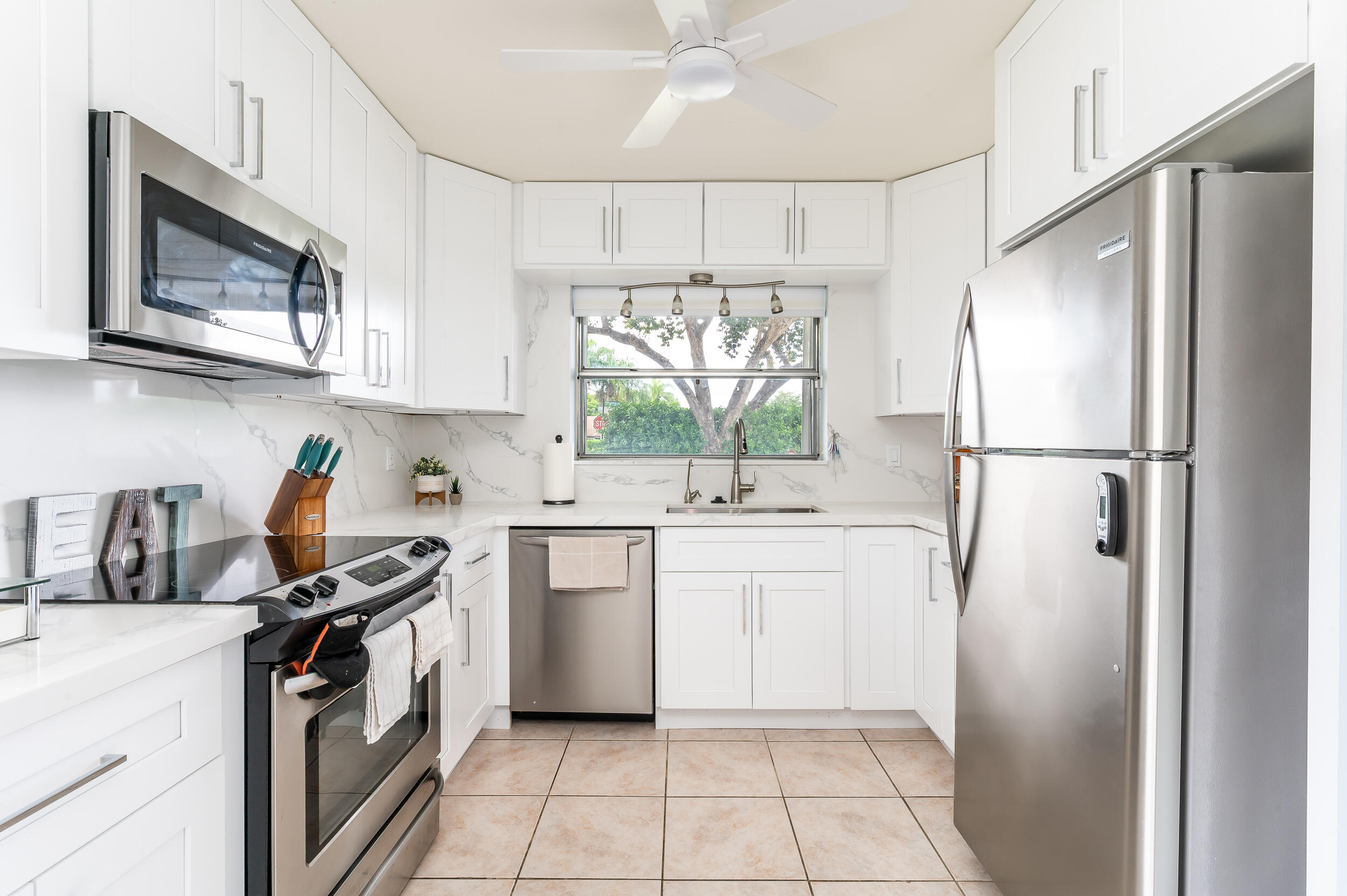 6269 Walk Circle Boca Raton, FL 33433 - Photo 4 of 27 photo-4