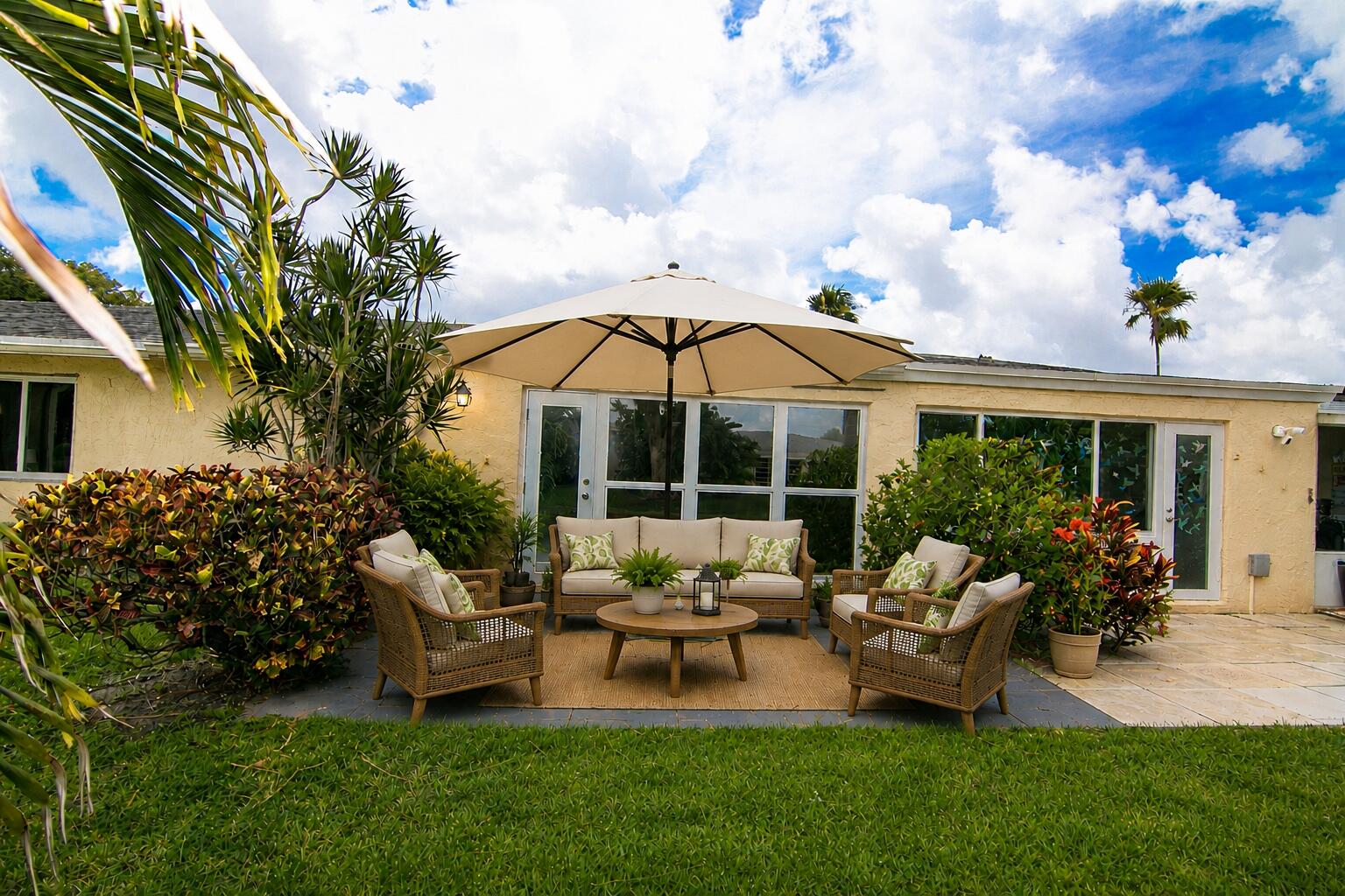 13741 Flora Place, Unit B Delray Beach, FL 33484 - Photo 33 of 34 Outdoor Patio