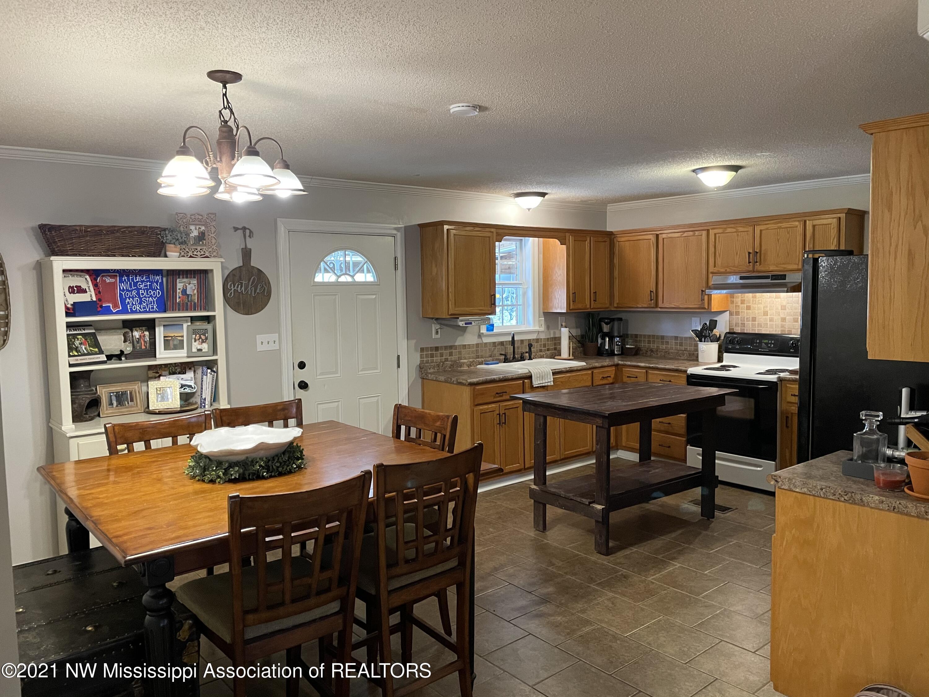 3300 Bett Road Coldwater, MS 38618 - Photo 4 of 19 A349C167-E293-49AF-AEC0-C791635DBBC8