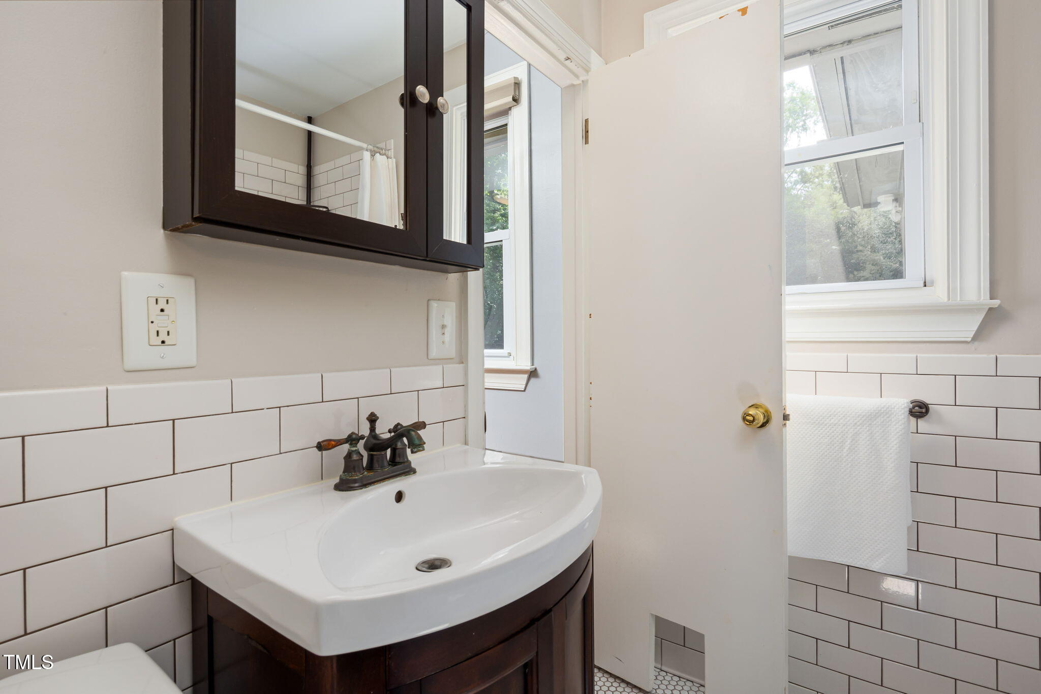 418 Ridgefield Road Chapel Hill, NC 27517 - Photo 23 of 27 18Bathroom2