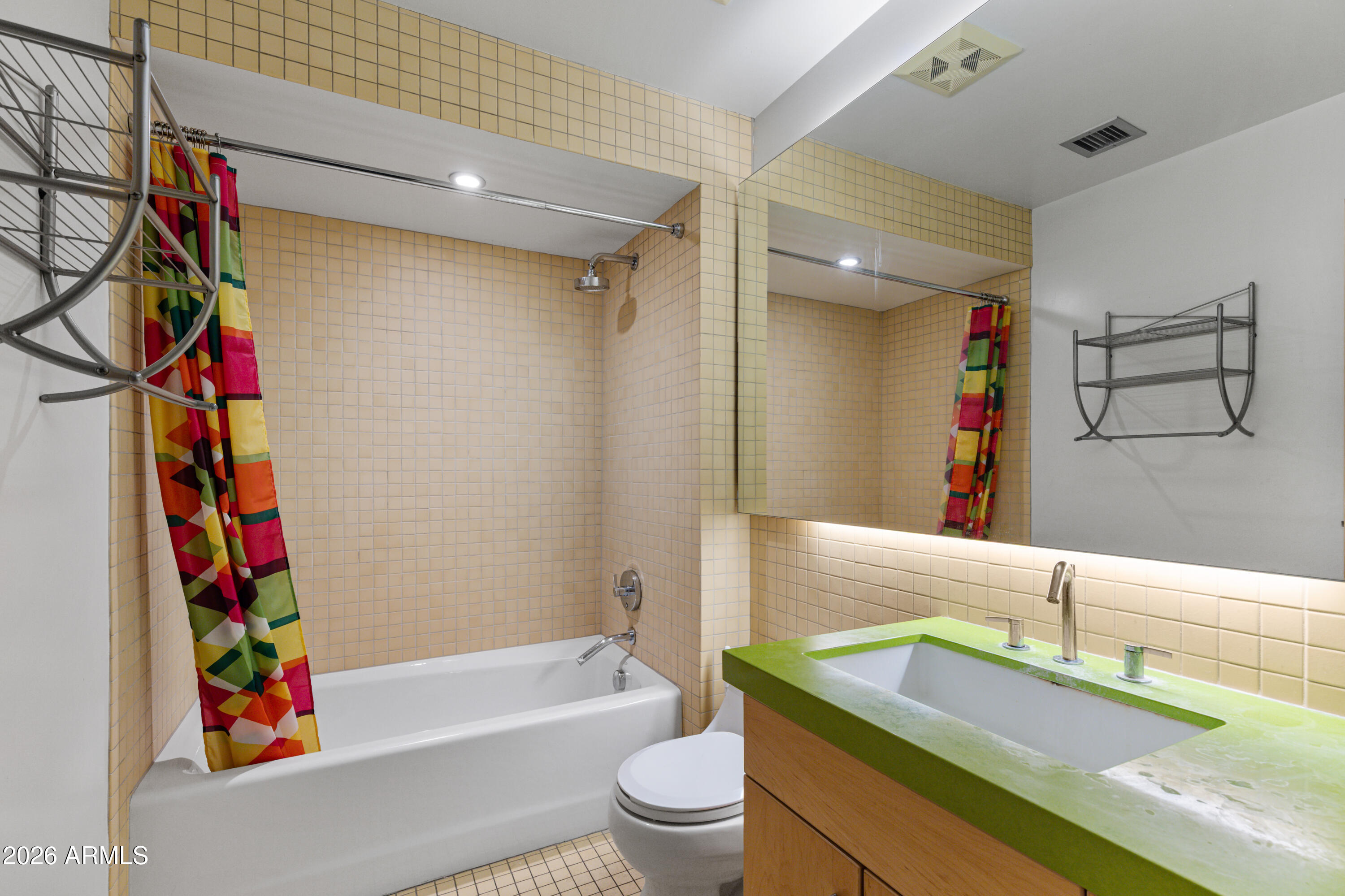 727 East Portland Street, Unit 32 Phoenix, AZ 85006 - Photo 4 of 12 Main Bath