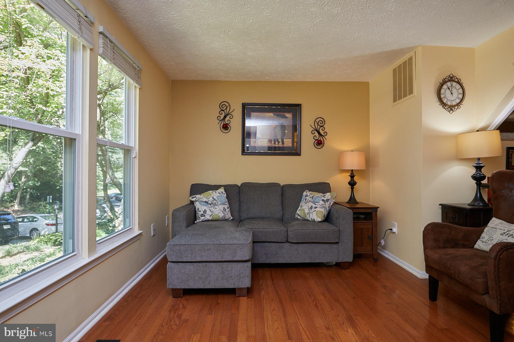 10982 Granby Court Reston, VA 20191 - Photo 4 of 31 Gallery Image 4