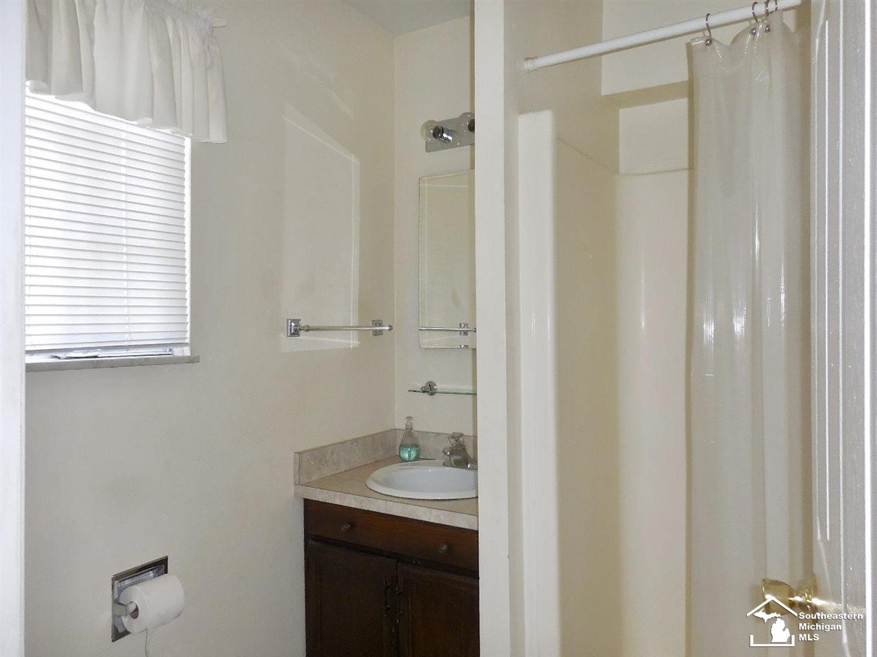 5773 Newport S Road Newport, MI 48166 - Photo 13 of 24 50057937-12.JPG