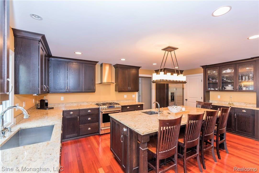 5350 Longmeadow Road Bloomfield Hills, MI 48304 - Photo 16 of 45 Gorgeous island kitchen