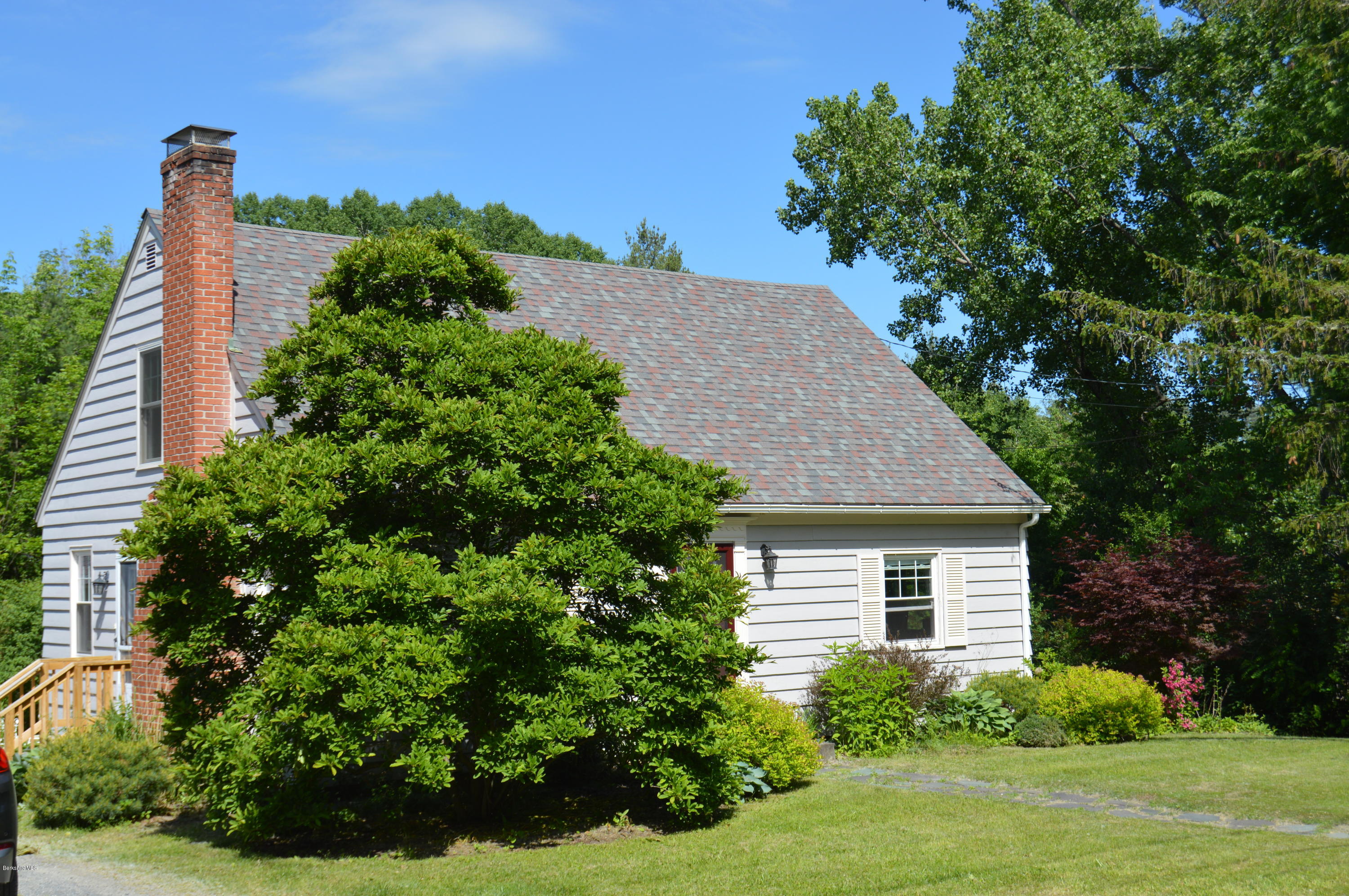289 Gale Road Williamstown, MA 01267 - Photo 5 of 36 Front view 4