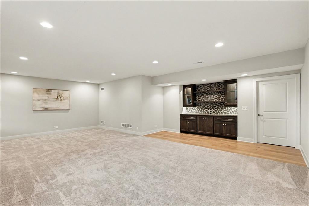 8193 Valley Road Lenexa, KS 66220 - Photo 22 of 36