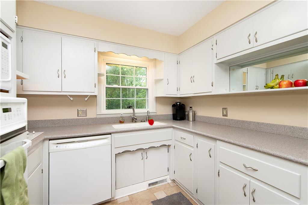 6310 Bramshaw Road Indianapolis, IN 46220 - Photo 13 of 38 Gallery Image 13