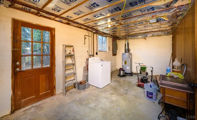 a view of a room with workspace