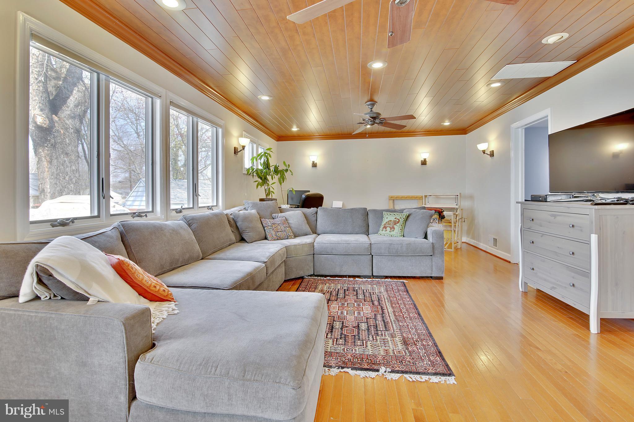 5114 Hollywood Road College Park, MD 20740 - Photo 7 of 22 a living room with furniture and a flat screen tv