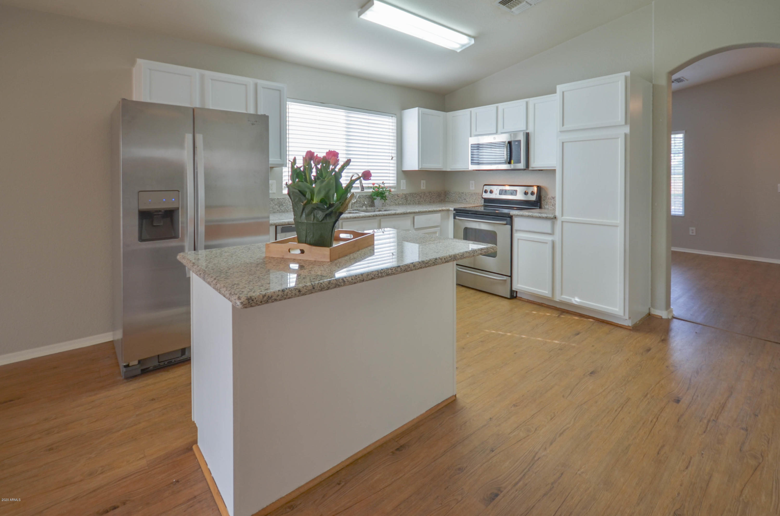 1013 Grenadine Road Phoenix, AZ 85040 - Photo 7 of 26 Who wouldn't want to cook here!