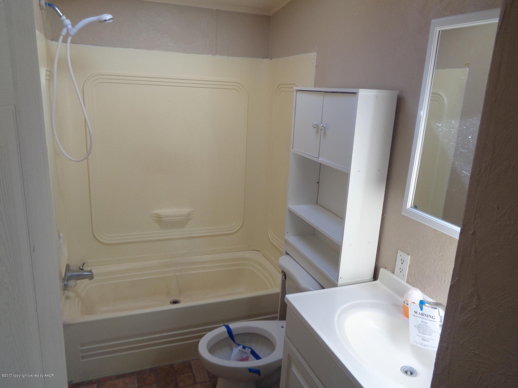 2001 Claude Road Amarillo, TX 79118 - Photo 3 of 13 Bathroom (Hall)
