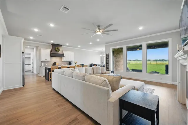 $589,000 | 132 Parkview Lane, Boyd, TX 76023