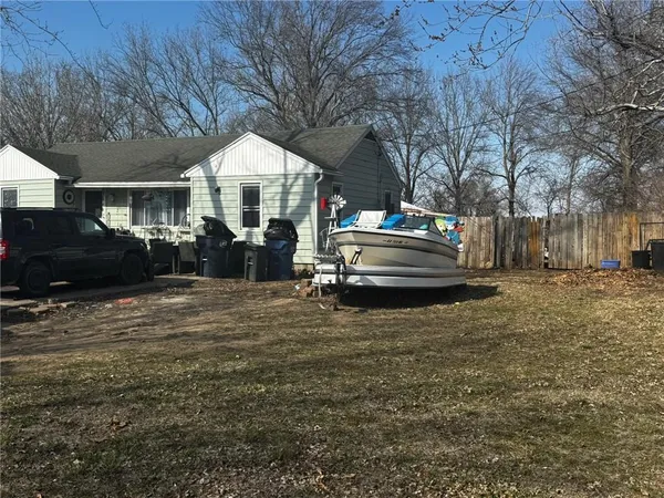 $135,000 | 512 Atchison Street, Oskaloosa, KS 66066