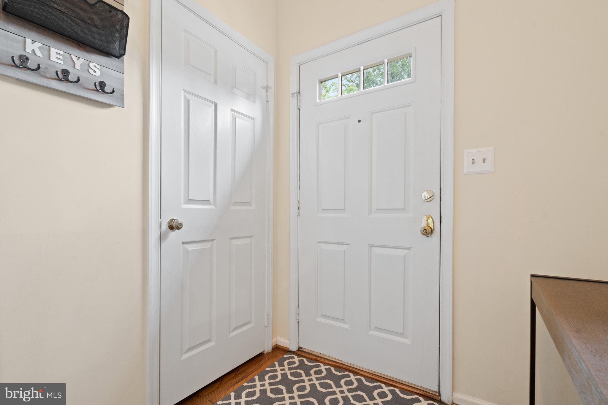 6320 Millwood Circle Springfield, VA 22152 - Photo 4 of 39