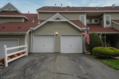 $369,999 | 26 Red Oak Terrace, Oak Ridge, NJ 07438