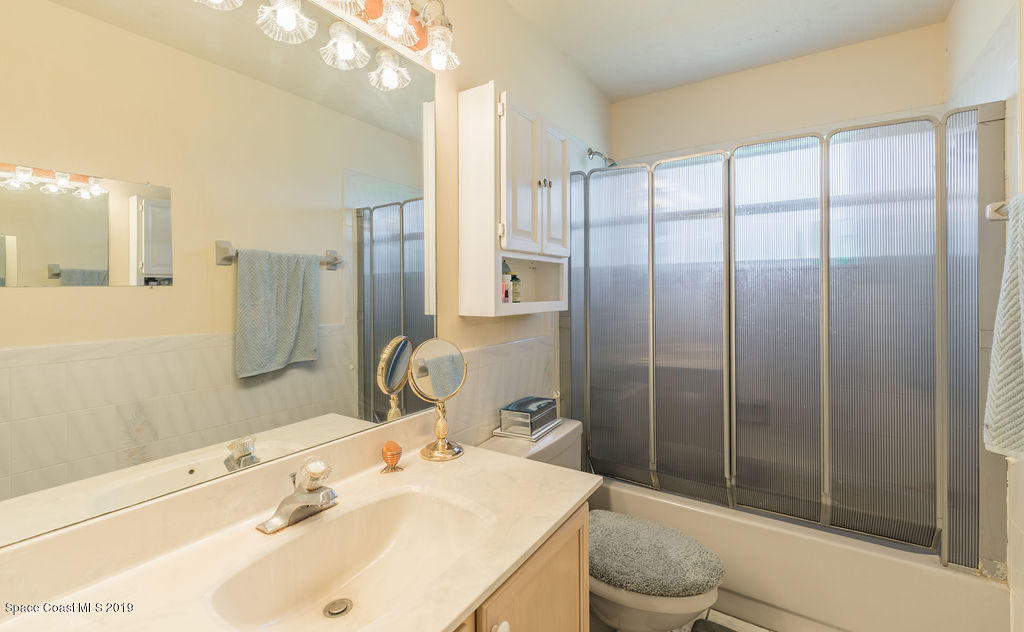 501 Ulm Road Northwest Palm Bay, FL 32907 - Photo 23 of 32 Guest bath