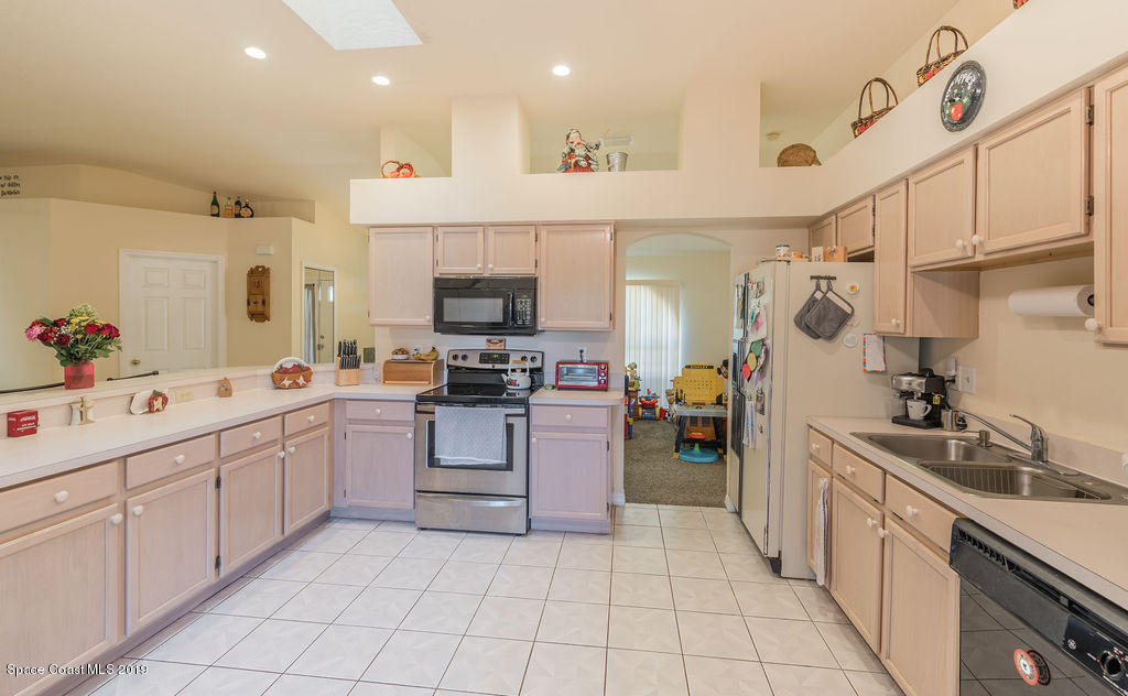 501 Ulm Road Northwest Palm Bay, FL 32907 - Photo 9 of 32 Kitchen