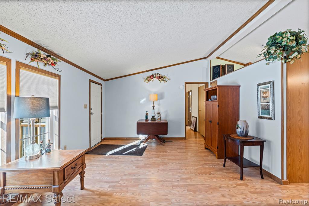11061 Main Road Fenton, MI 48430 - Photo 8 of 27