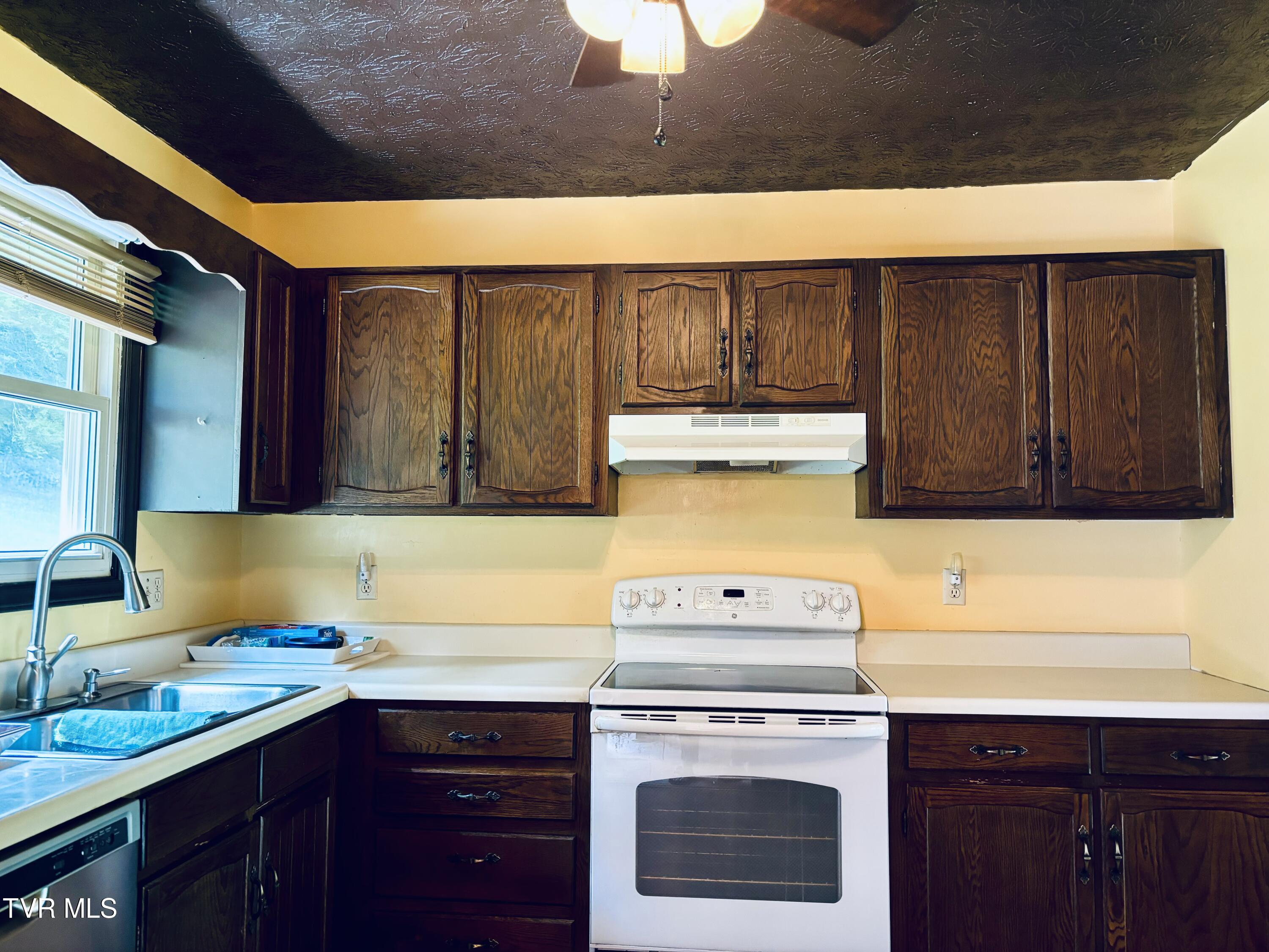 3034 Ridgemont Circle Kingsport, TN 37663 - Photo 15 of 26 IMG_4952