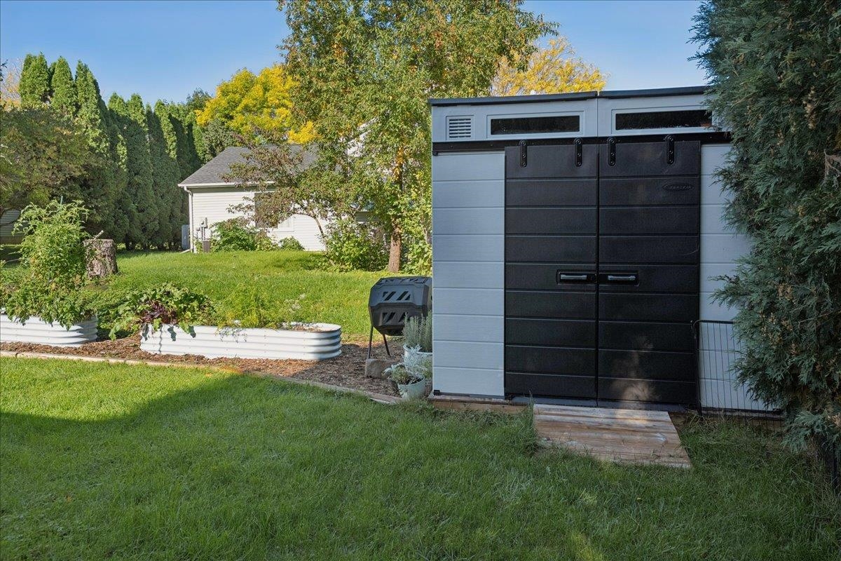 431 Thomas Oregon, WI 53575 - Photo 42 of 48 Gallery Image 42