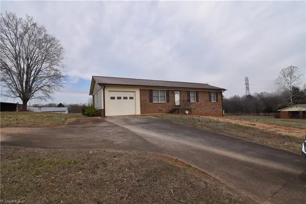 $239,500 | 737 Lee Road, Thomasville, NC 27360