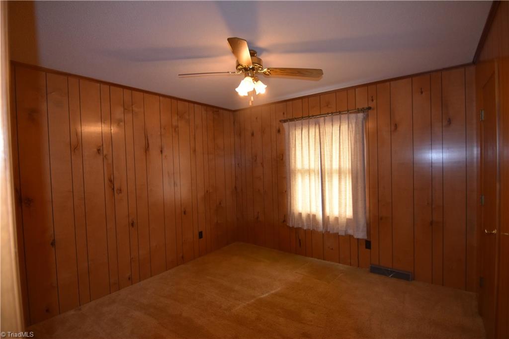 737 Lee Road Thomasville, NC 27360 - Photo 11 of 20