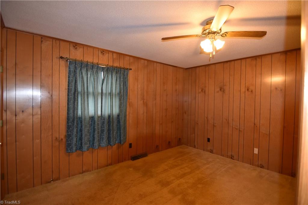 737 Lee Road Thomasville, NC 27360 - Photo 12 of 20