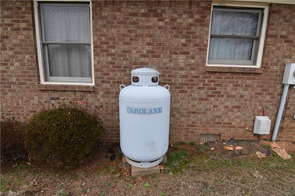 737 Lee Road Thomasville, NC 27360 - Photo 18 of 20