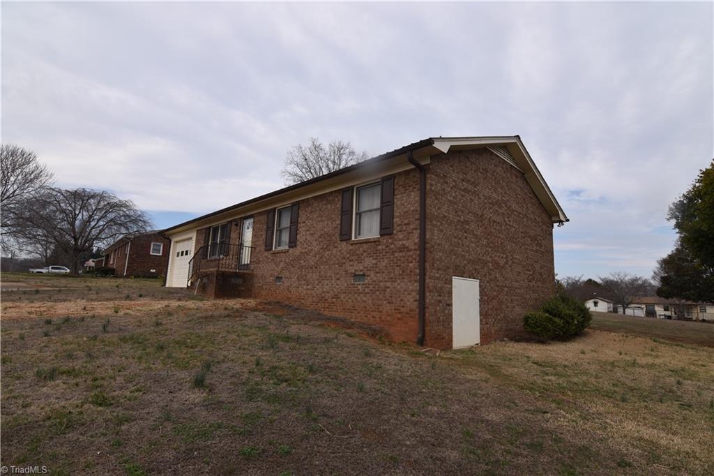 737 Lee Road Thomasville, NC 27360 - Photo 3 of 20