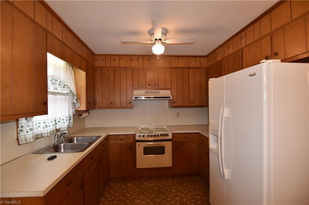 737 Lee Road Thomasville, NC 27360 - Photo 7 of 20