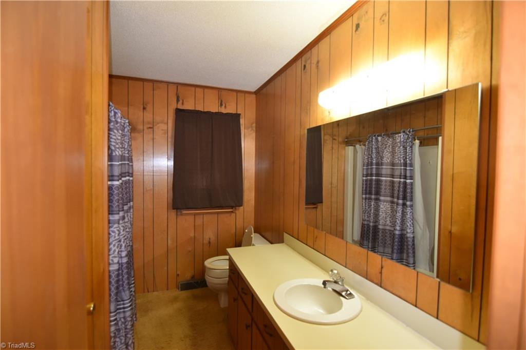 737 Lee Road Thomasville, NC 27360 - Photo 9 of 20