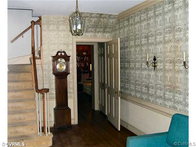 8008 Cameron Road Richmond, VA 23229 - Photo 2 of 9 Foyer