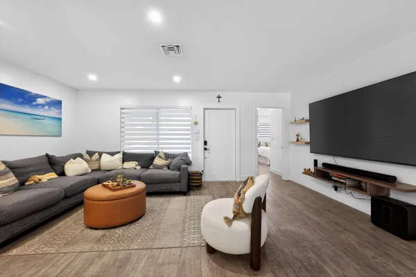 $5,500 | 976 Southwest 11th Street, Boca Raton, FL 33486