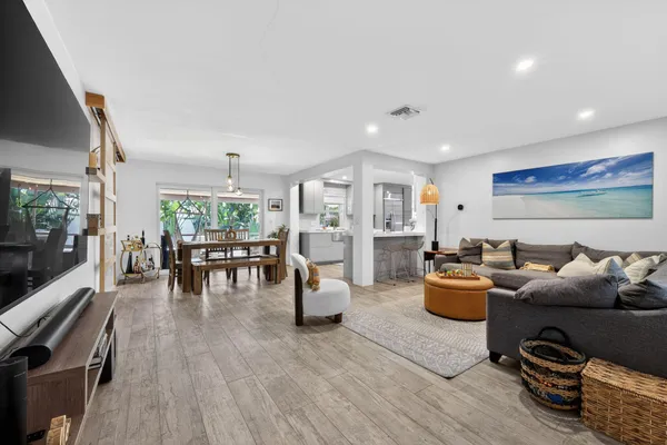 $5,500 | 976 Southwest 11th Street, Boca Raton, FL 33486