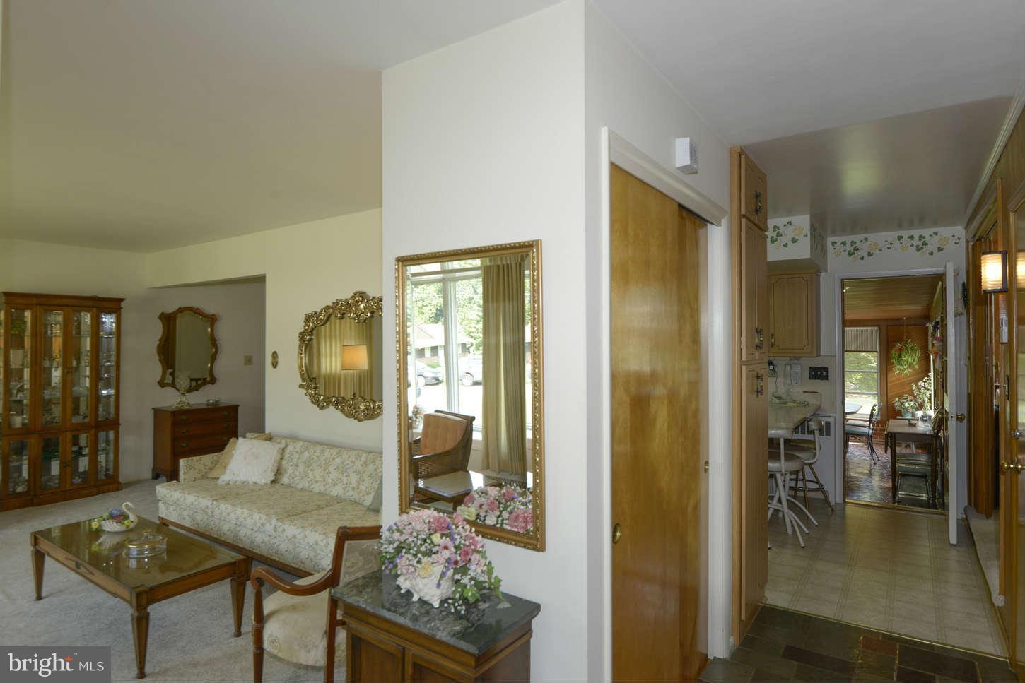 918 Rambling Drive Baltimore, MD 21228 - Photo 2 of 25 Interior General