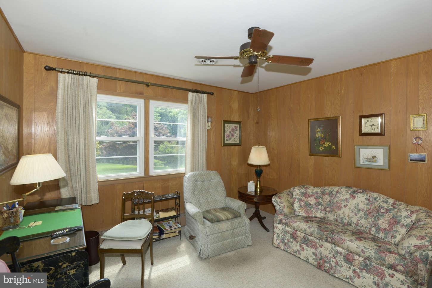 918 Rambling Drive Baltimore, MD 21228 - Photo 18 of 25 Family Room