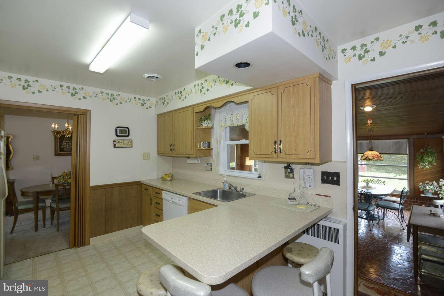 918 Rambling Drive Baltimore, MD 21228 - Photo 8 of 25 Kitchen