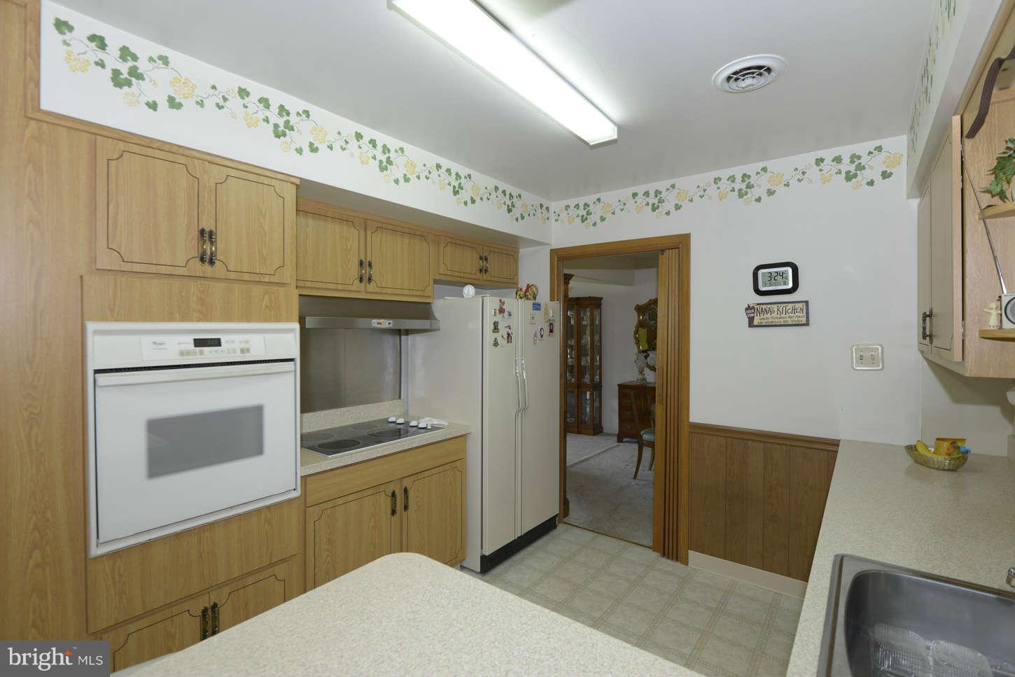918 Rambling Drive Baltimore, MD 21228 - Photo 9 of 25 Kitchen