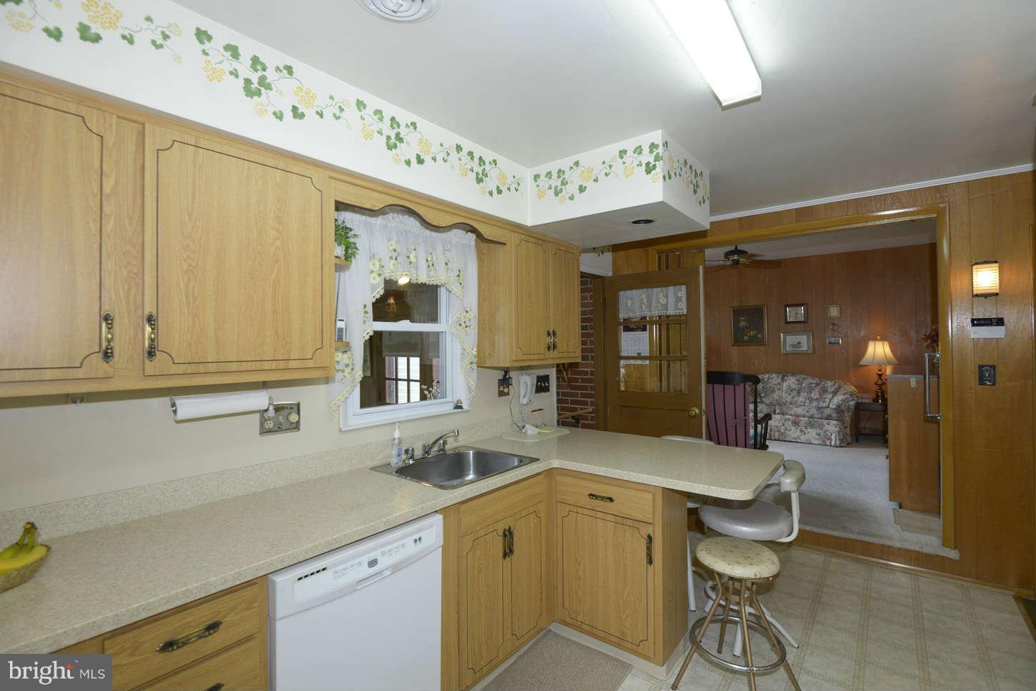 918 Rambling Drive Baltimore, MD 21228 - Photo 10 of 25 Kitchen