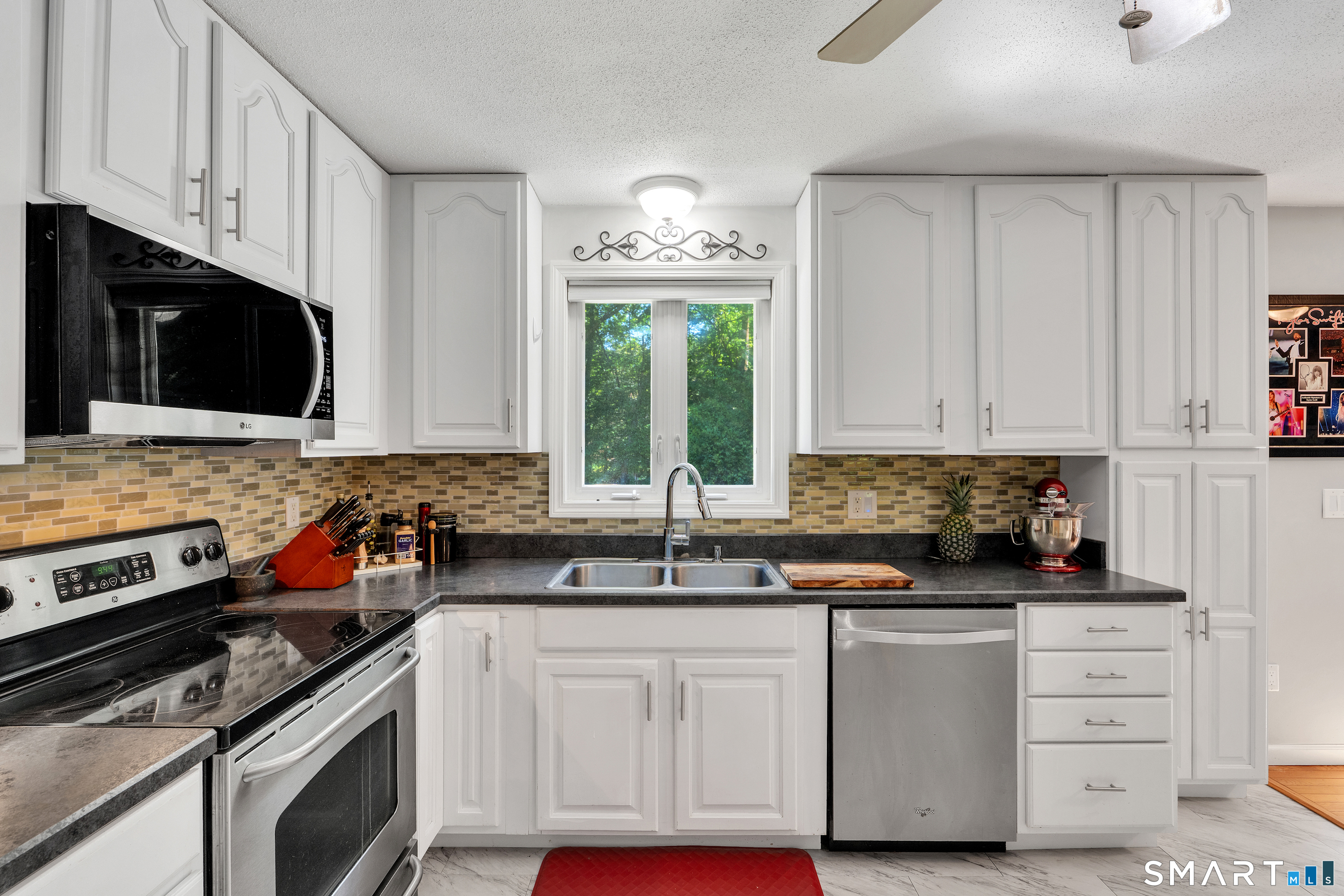 1455 Old Colchester Road Montville, CT 06370 - Photo 8 of 35