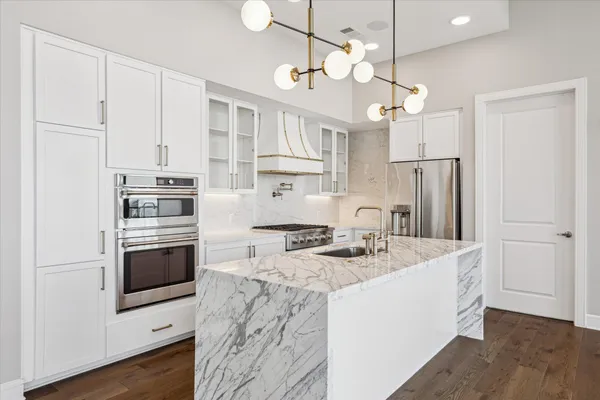 $7,985 | 9757 Katy Freeway, Unit 2604, Houston, TX 77024