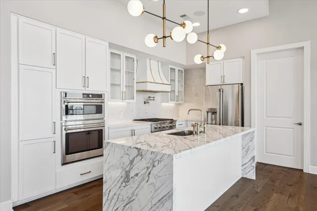 $8,475 | 9757 Katy Freeway, Unit 2604, Houston, TX 77024