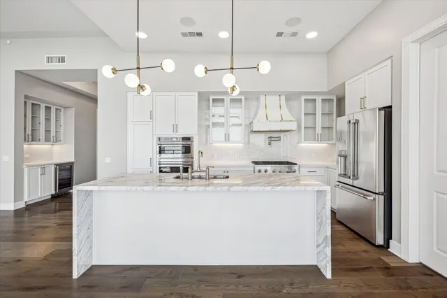 $8,475 | 9757 Katy Freeway, Unit 2604, Houston, TX 77024