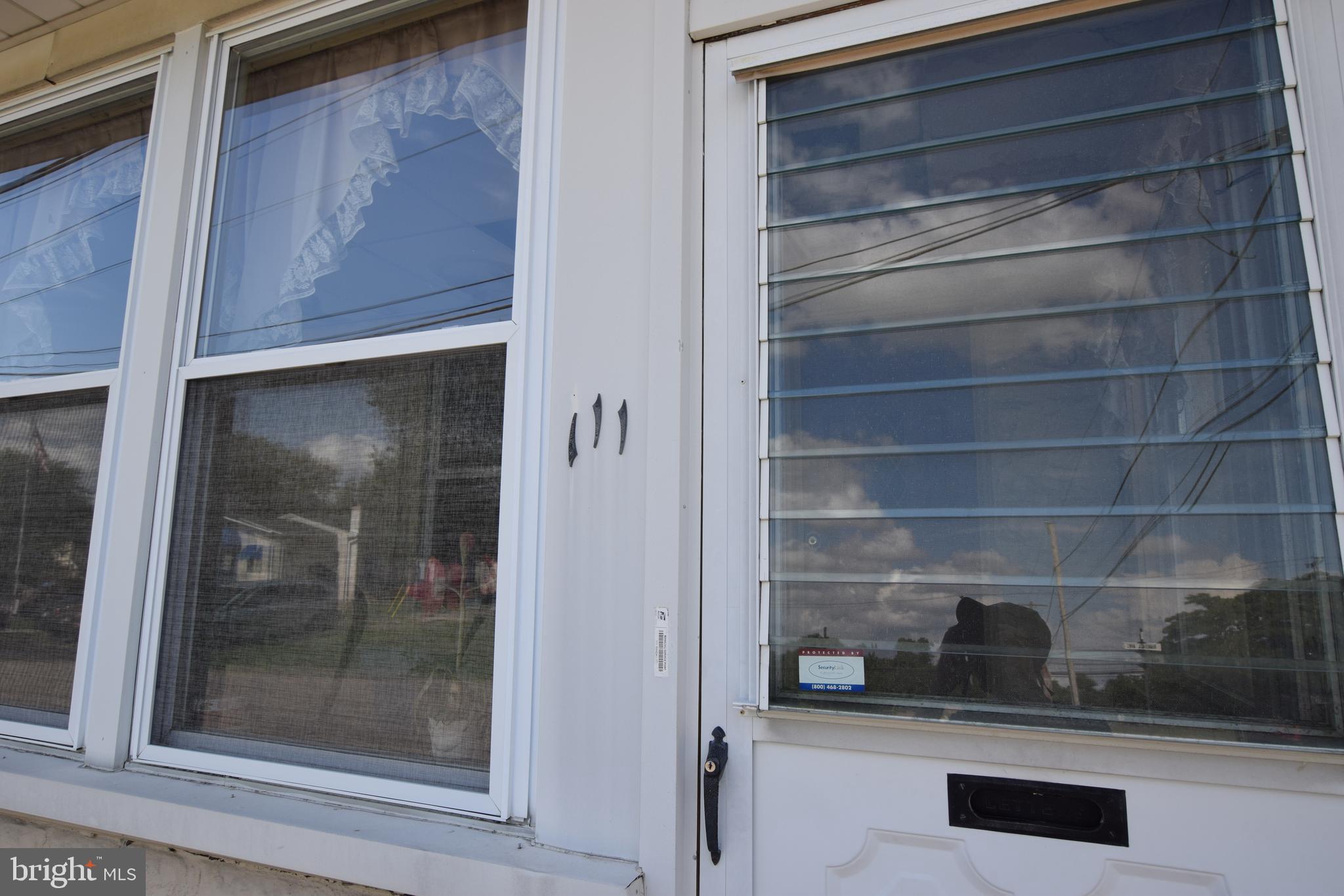 111 Randall Street Crum Lynne, PA 19022 - Photo 3 of 6 Gallery Image 3