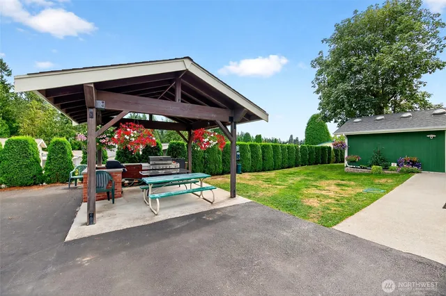 a living room with lots of furniture and lots of furniture